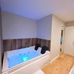 Apartamento Jacuzzi Living Tirana Center 1 Tirana