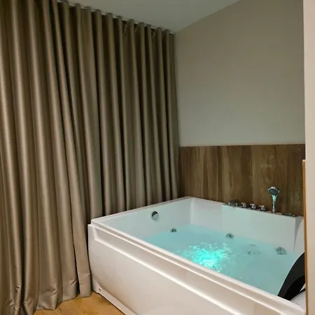Jacuzzi Living Center 1 Apartamento *