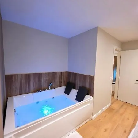 Apartamento Jacuzzi Living Center 1 Tirana