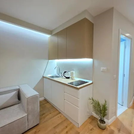 Jacuzzi Living Center 1 * ティラナ